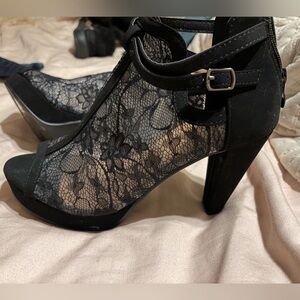 Elegant Black Lace Women's Heels